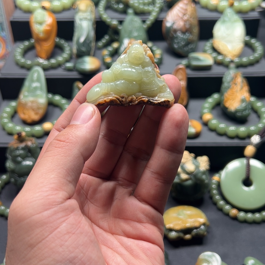 紫***夜岫岩河磨玉（透闪石质玉）未镶嵌颈饰