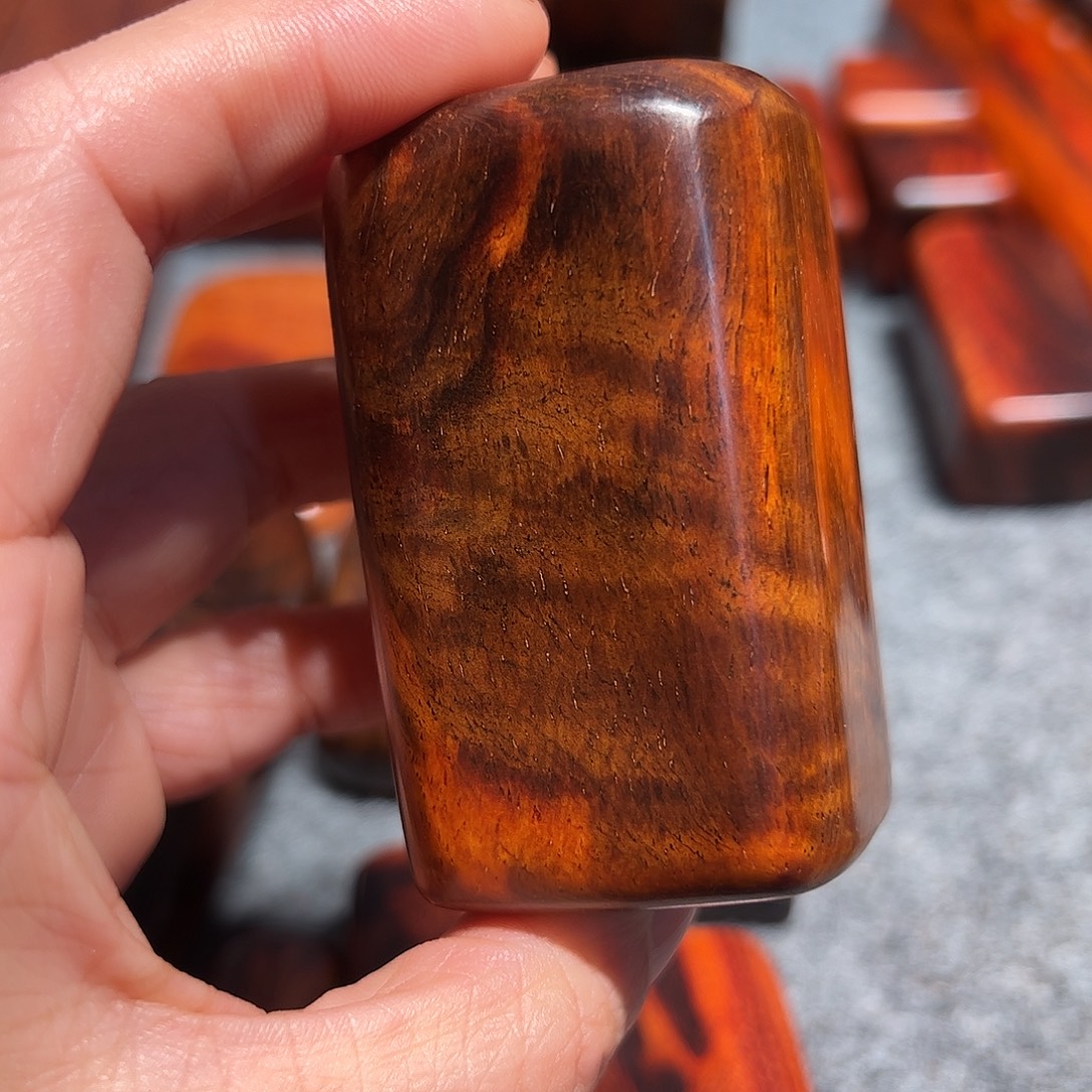 阎***平交趾黄檀（大红酸枝）