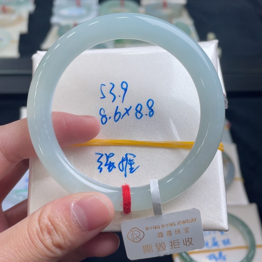 翡翠手镯未镶嵌G***?翡翠手镯