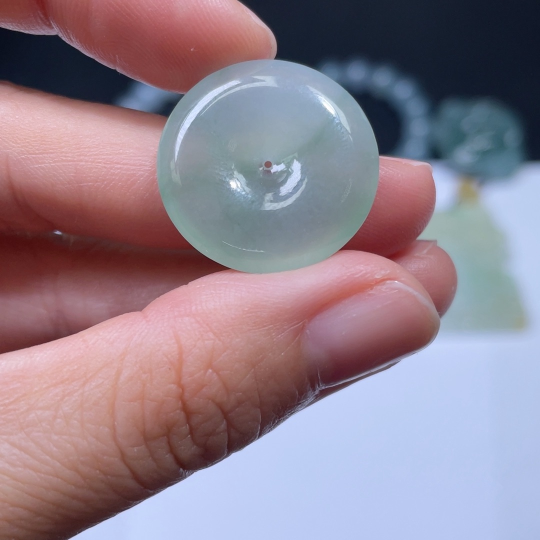 翡翠颈饰未镶嵌扣子