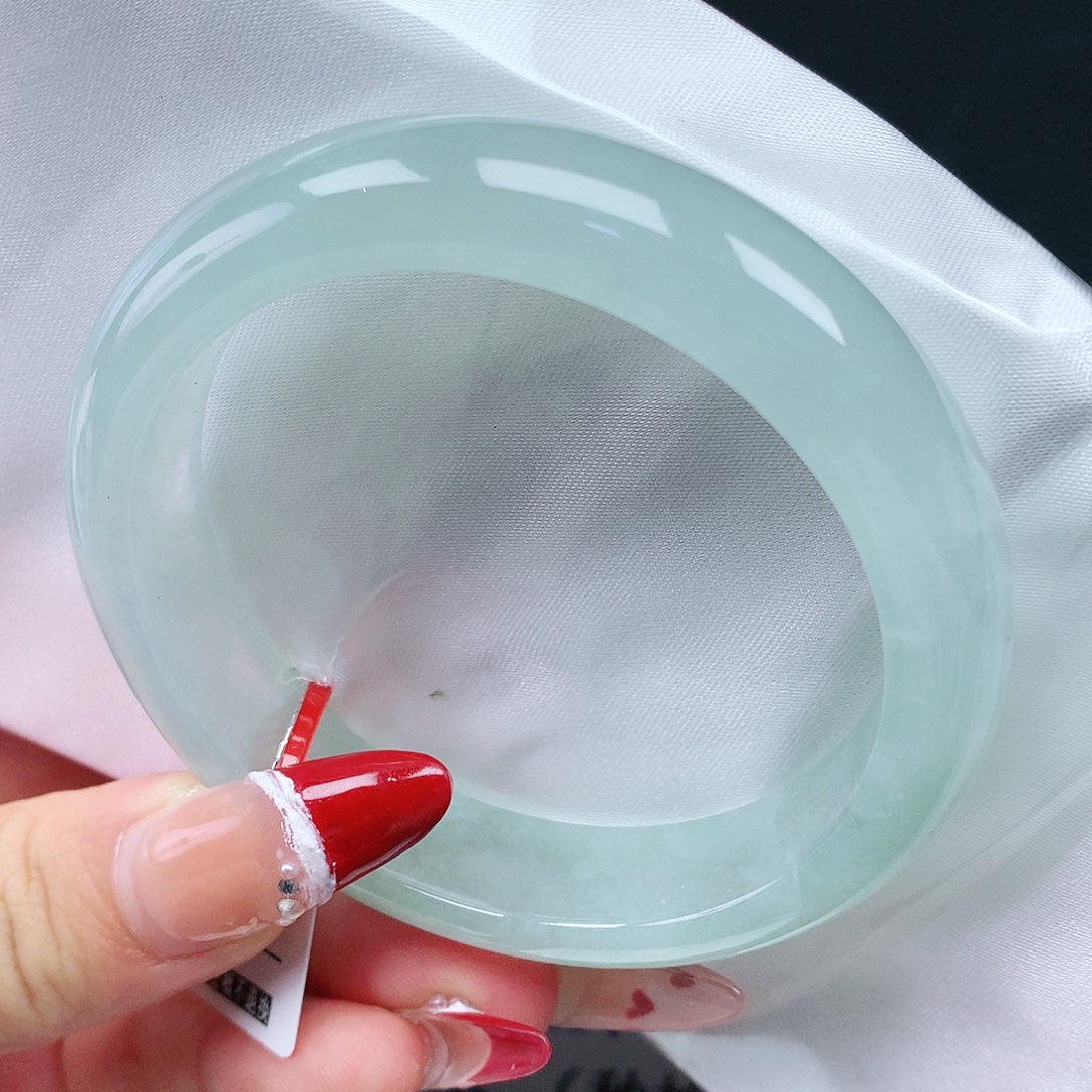 翡翠手镯未镶嵌55圈