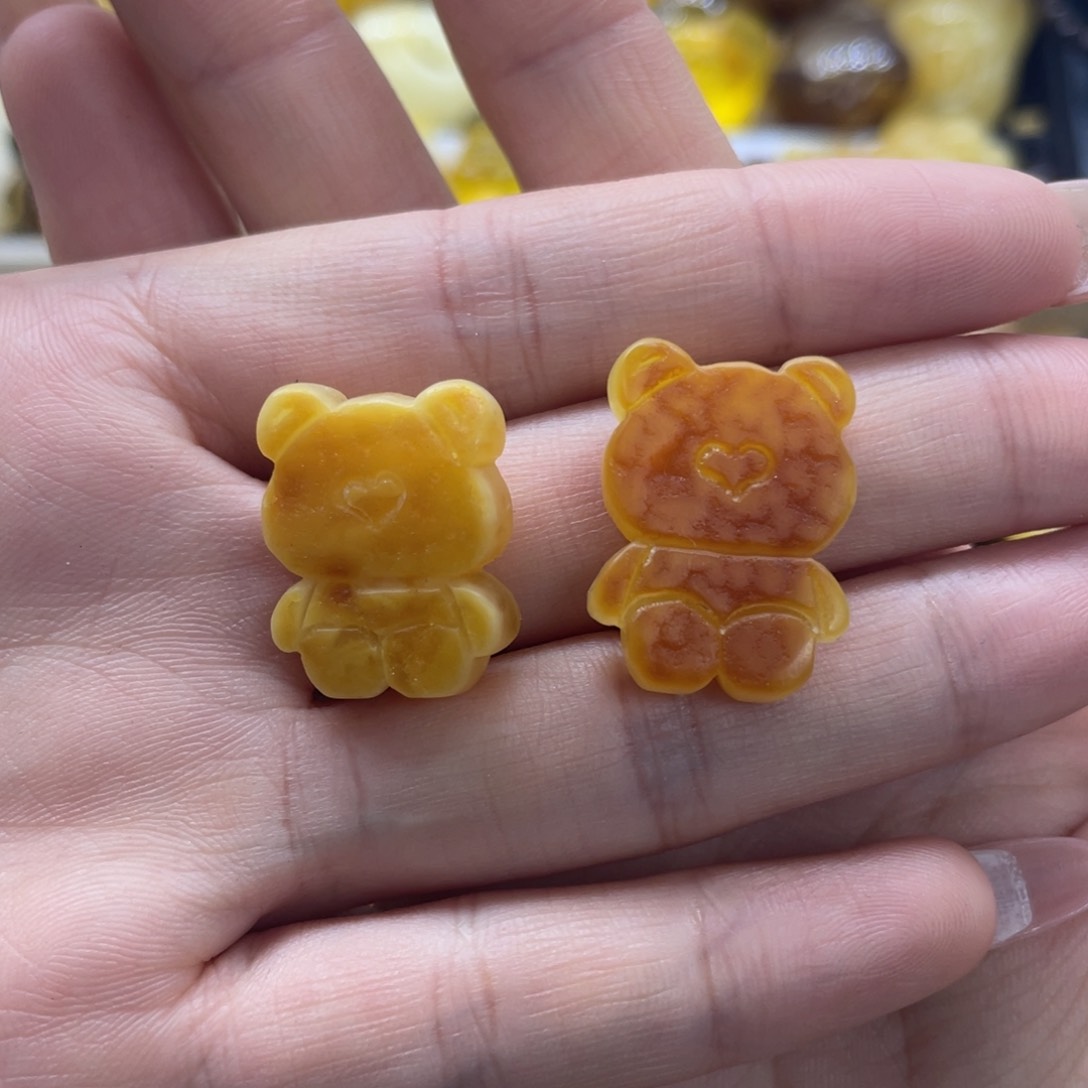 琥珀裸石未镶嵌两只小熊