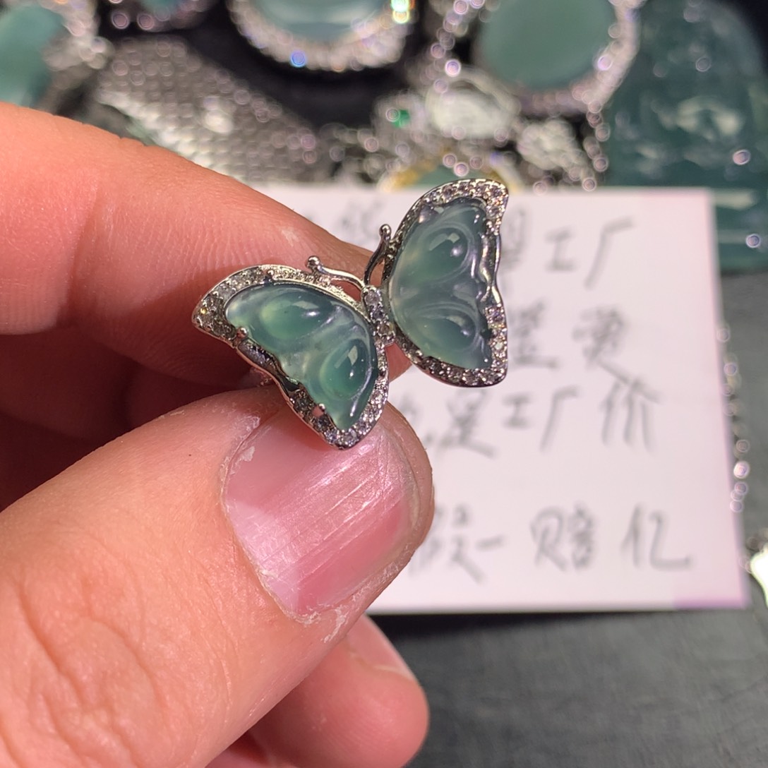 翡翠颈饰未镶嵌蝴蝶戒指