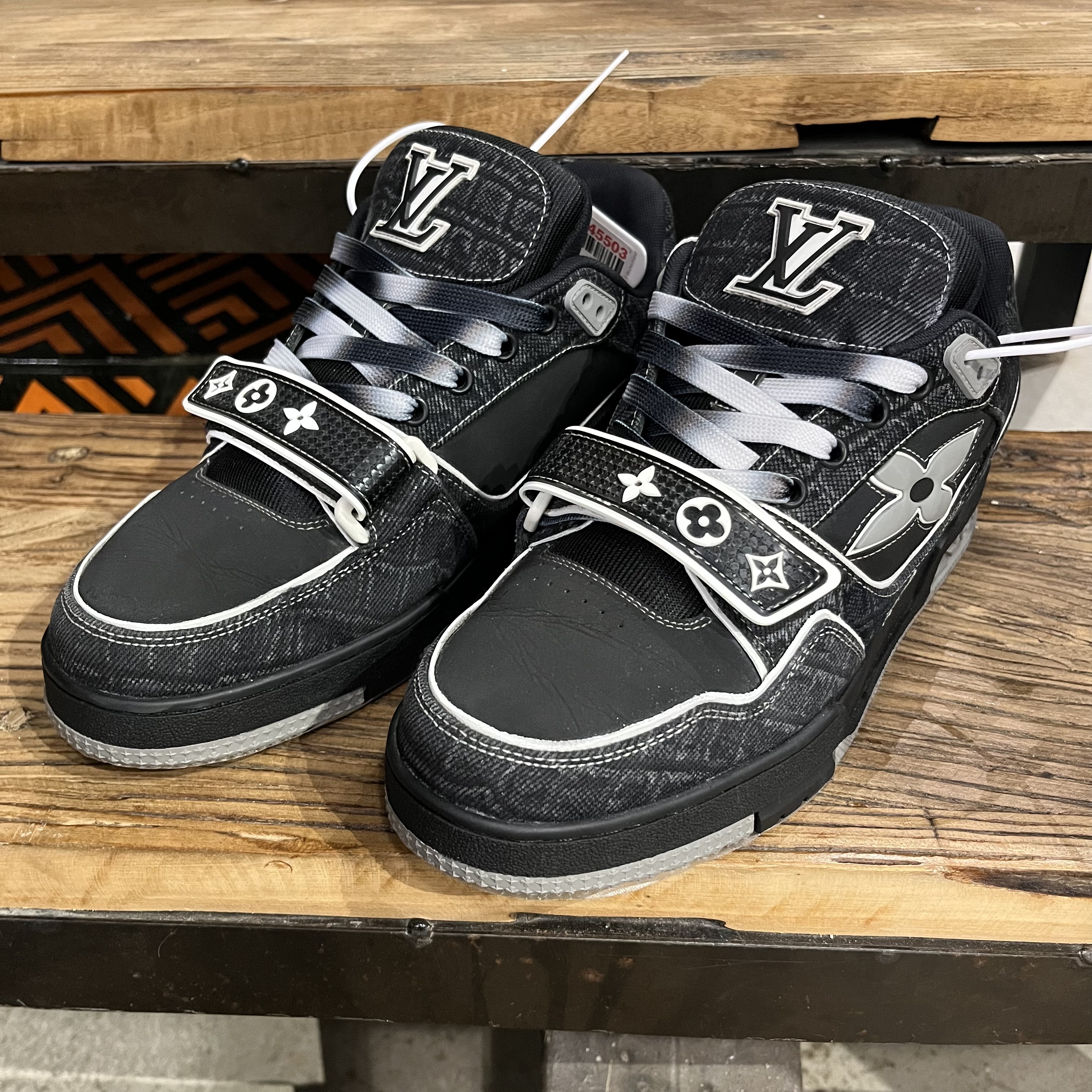 99新 LouisVuitton/路易威登 新款黑色魔术贴trainer时尚板鞋