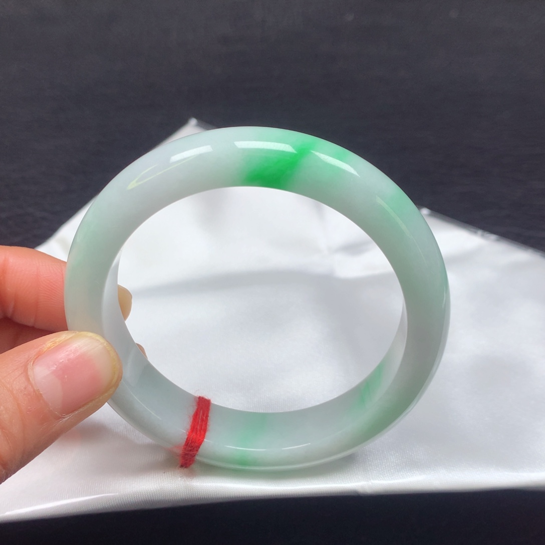 翡翠手镯未镶嵌55圈