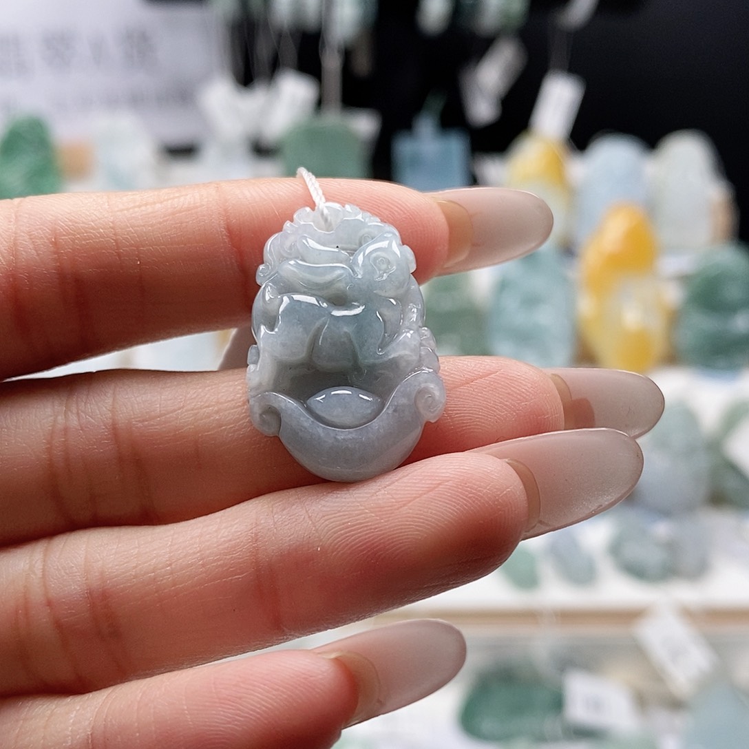 翡翠未镶嵌颈饰 111
