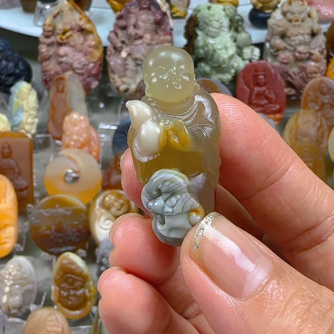 石英质玉1未镶嵌天然阿拉善彩玉纯手工雕刻小沙弥吊坠