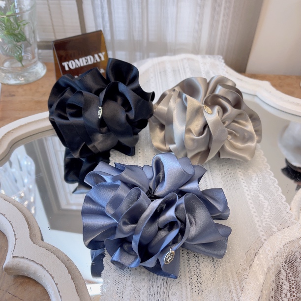 W522韩系设计花苞轻奢简约气质缎光春夏香蕉夹发圈