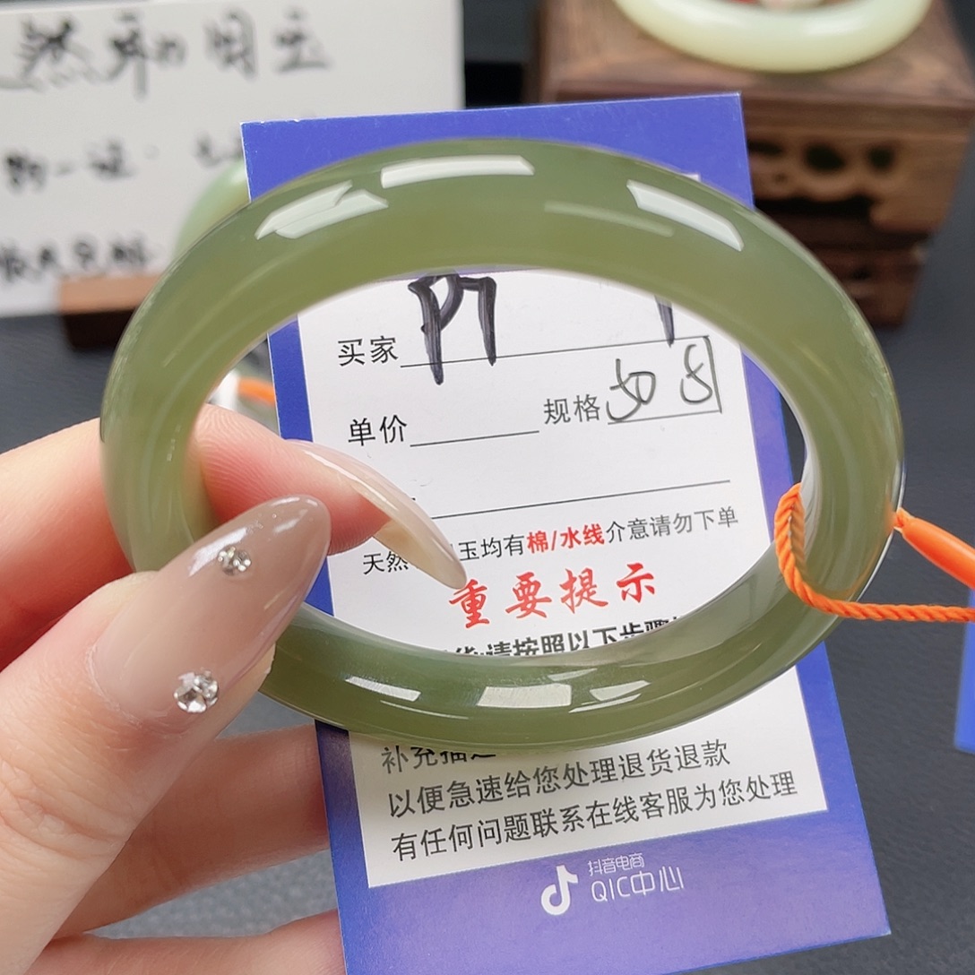 和田玉未镶嵌手镯