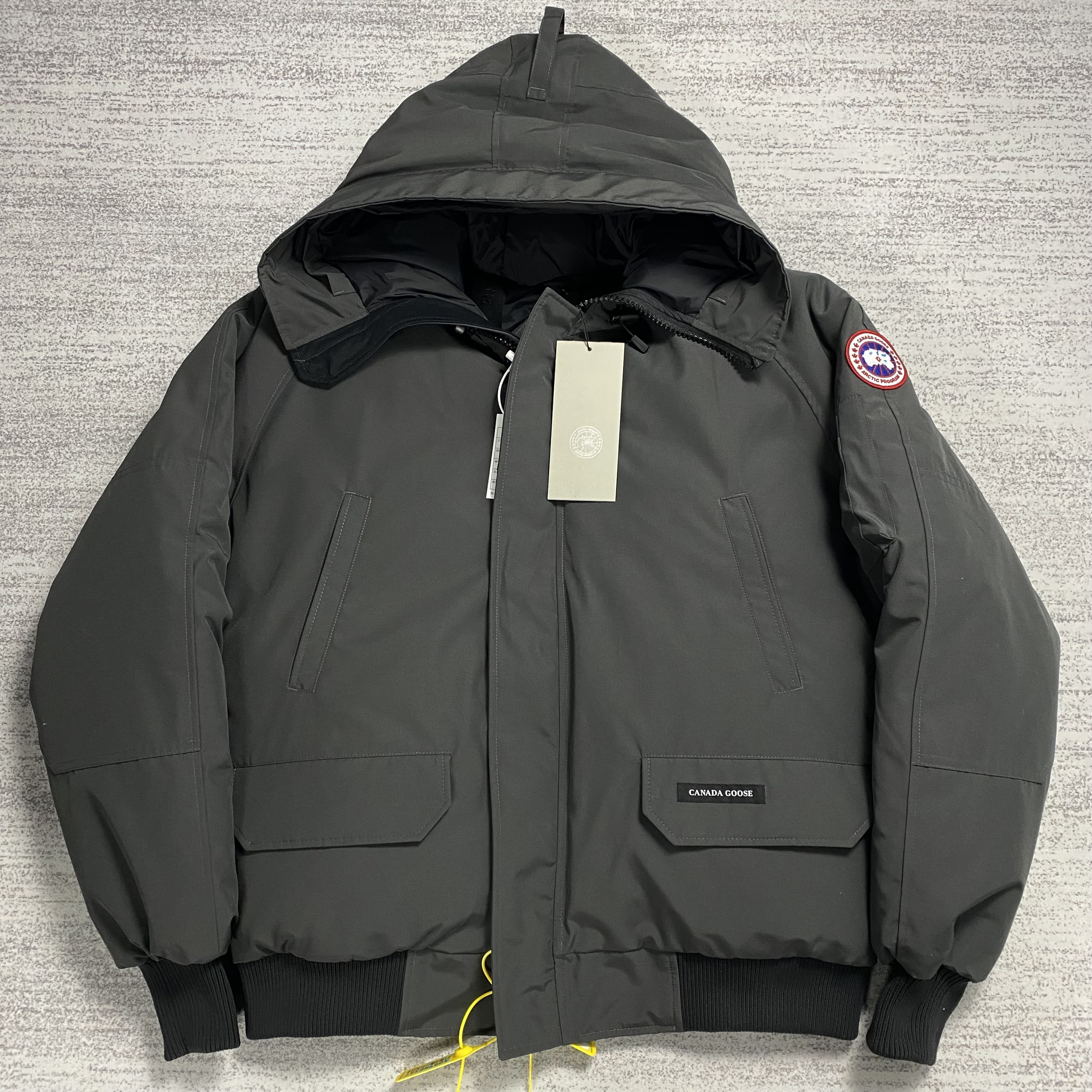 未使用 CANADA GOOSE 加拿大鹅XL石墨灰色飞行员chilliwack羽绒服