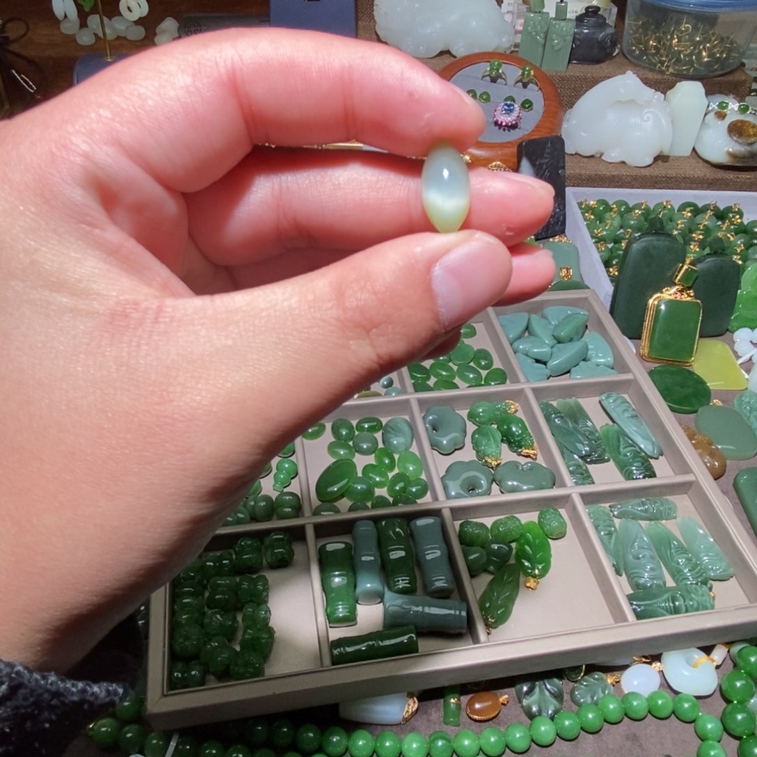 滴***滴和田玉（碧玉）未镶嵌颈饰