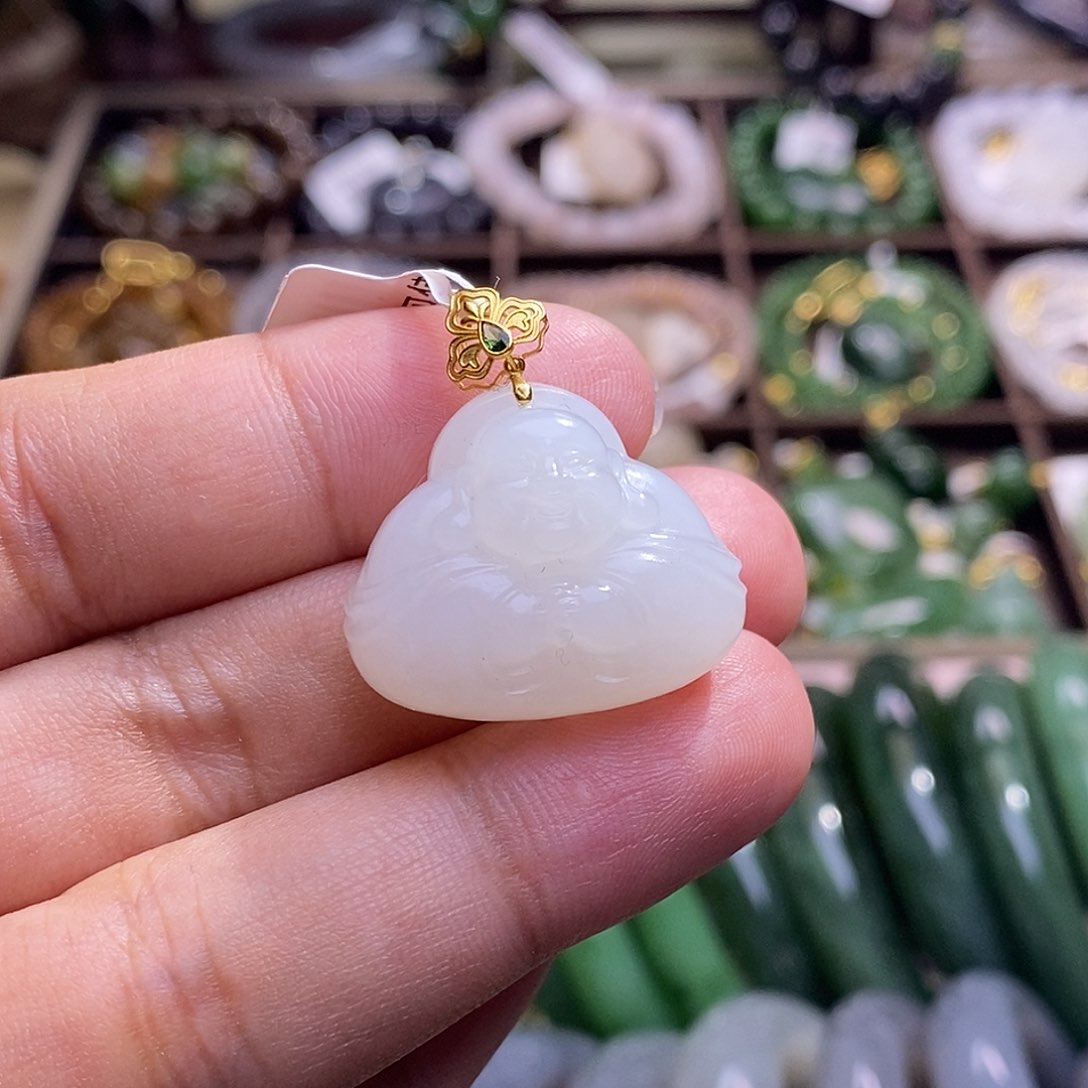 颈饰未镶嵌和田玉精品新疆白玉老矿料金镶抱抱佛吊坠