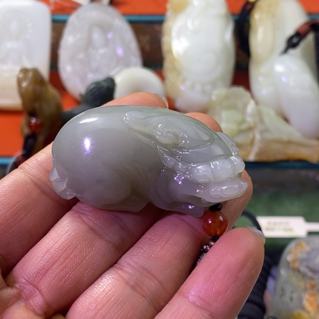 小***学和田玉未镶嵌颈饰