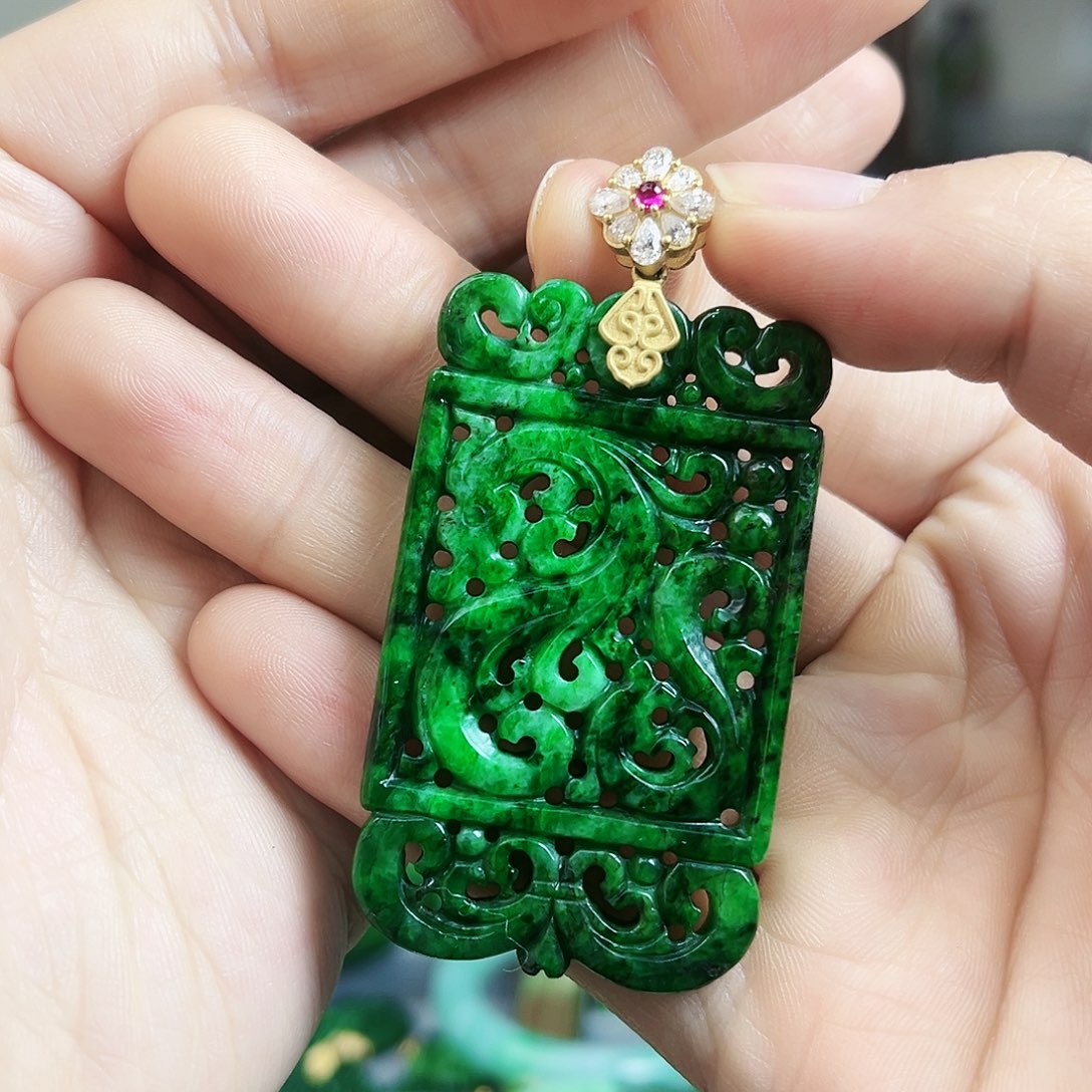 翡翠颈饰18K金镶嵌吊坠