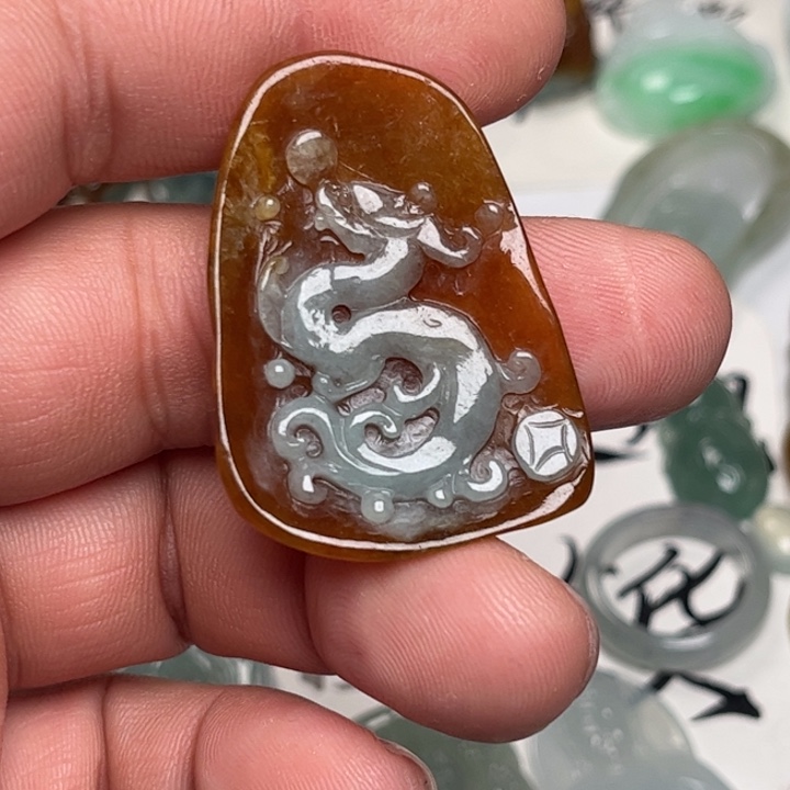 翡翠未镶嵌颈饰仿古龙