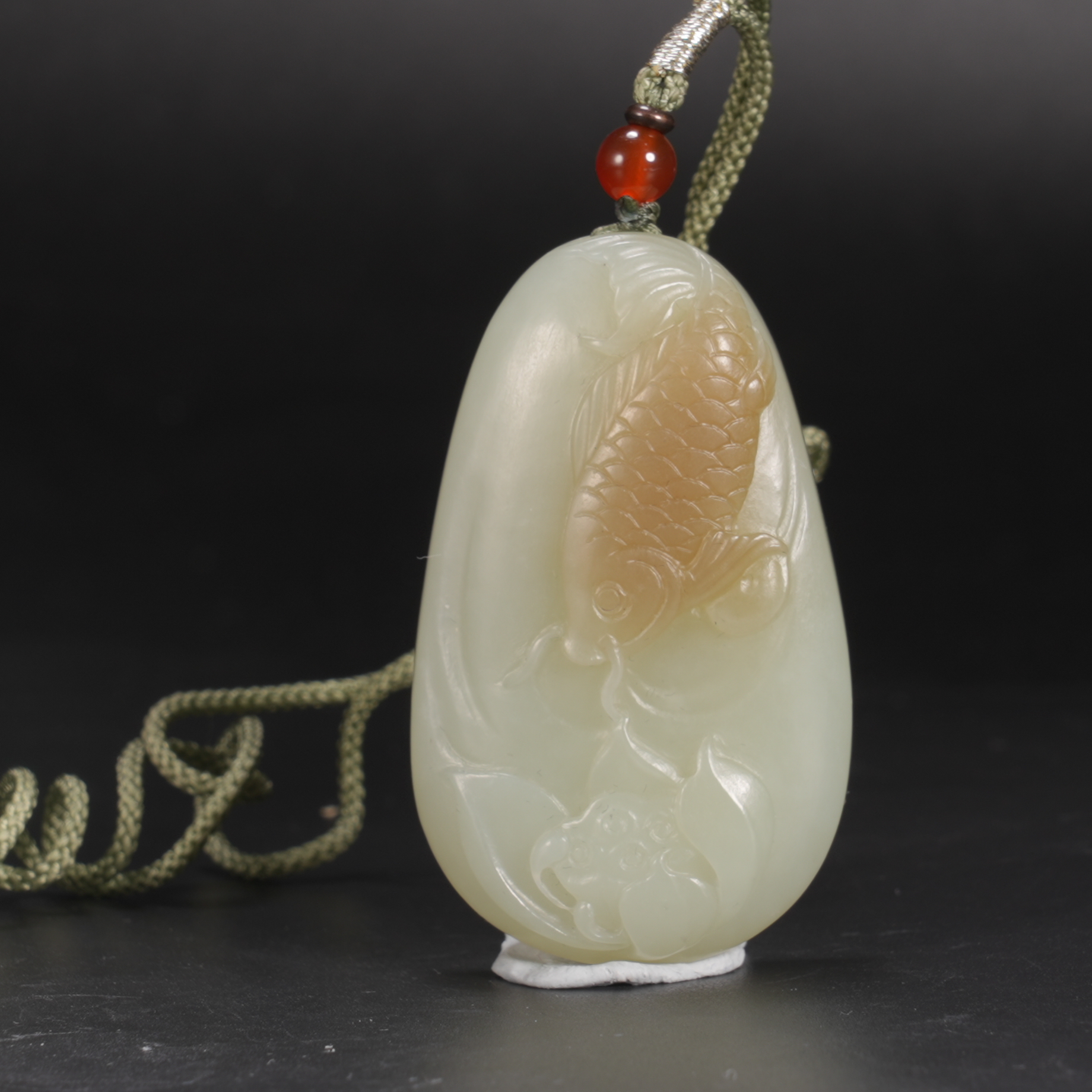 lot25和田玉莲年有余挂件/保利拍卖