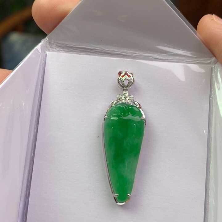 翡翠18K金镶嵌颈饰翡翠翡翠