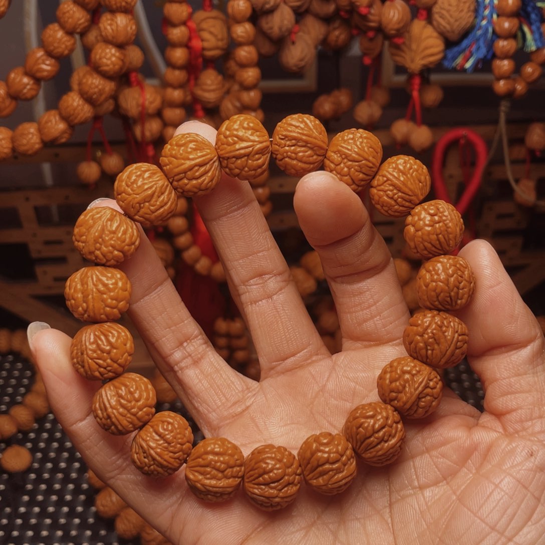 木质类龙纹桃枭挂件