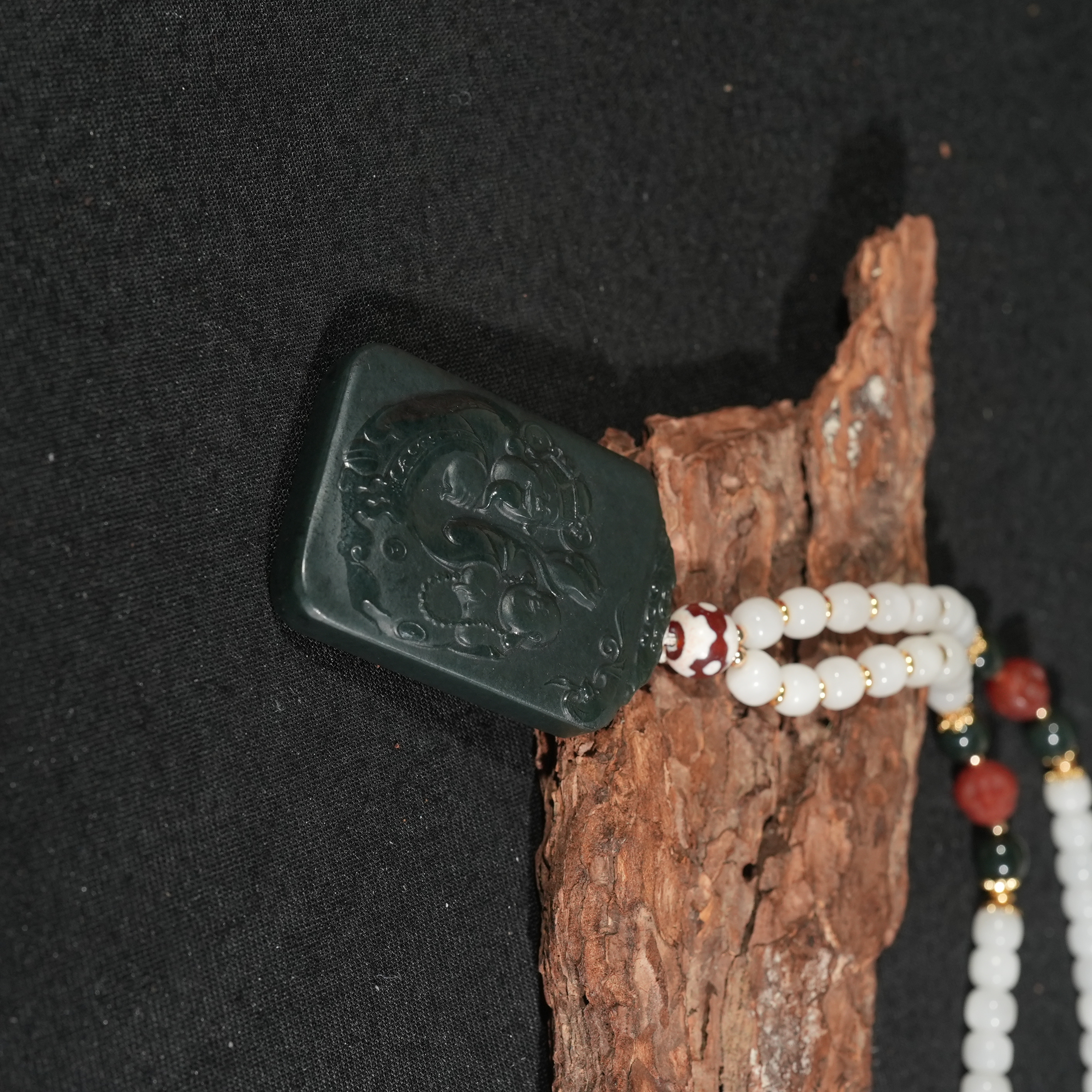 7.6香港王老板-和田玉吊坠5v40