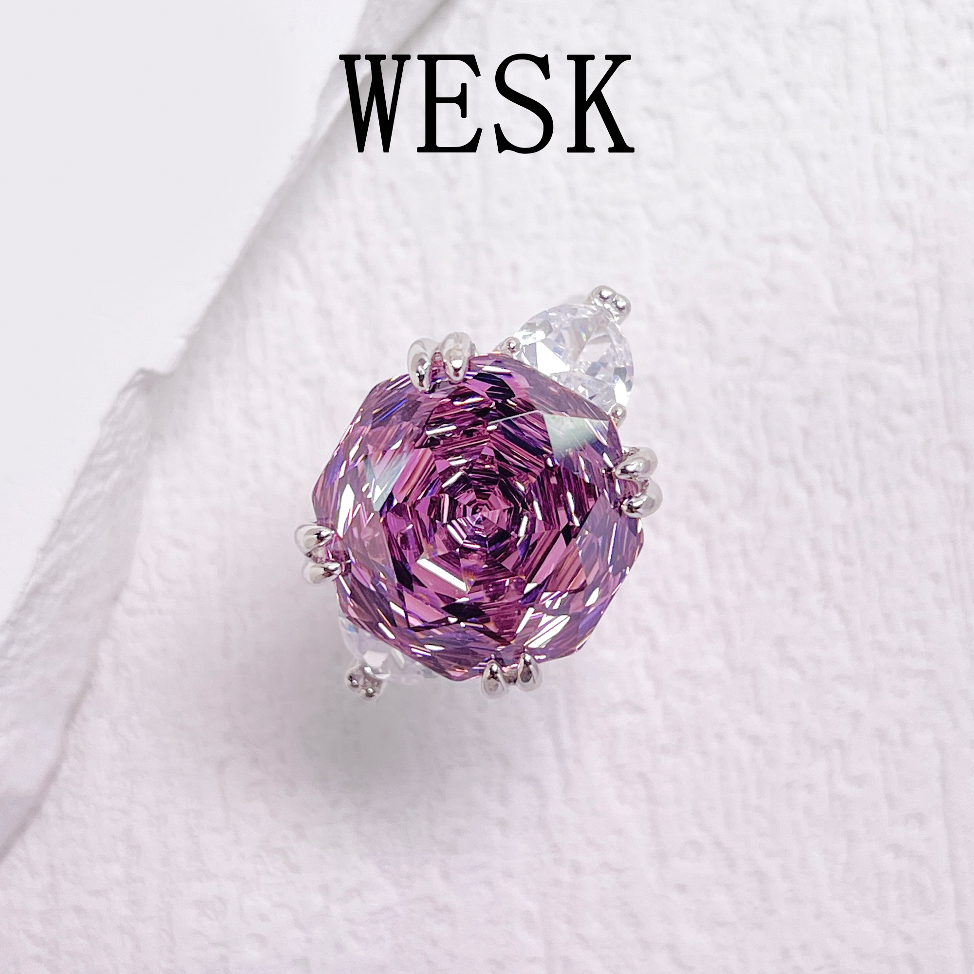 铜合金合成锆石戒指 VWHG-009375【玫瑰心约】戒指气质简约精致