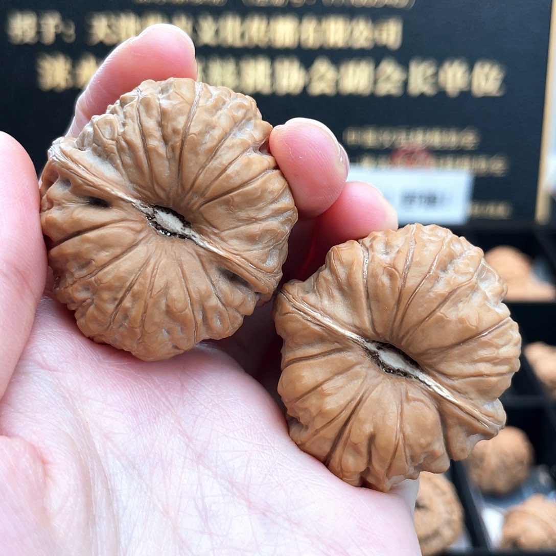 把件文玩核桃中*发深凹底大圆瓜正肩全品红皮南瓜墩41S10