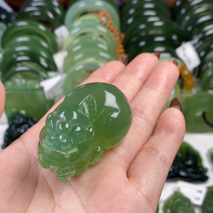 未镶嵌蛇纹石玉颈饰@*