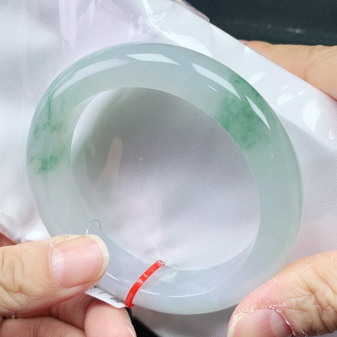 翡翠手镯未镶嵌57圈