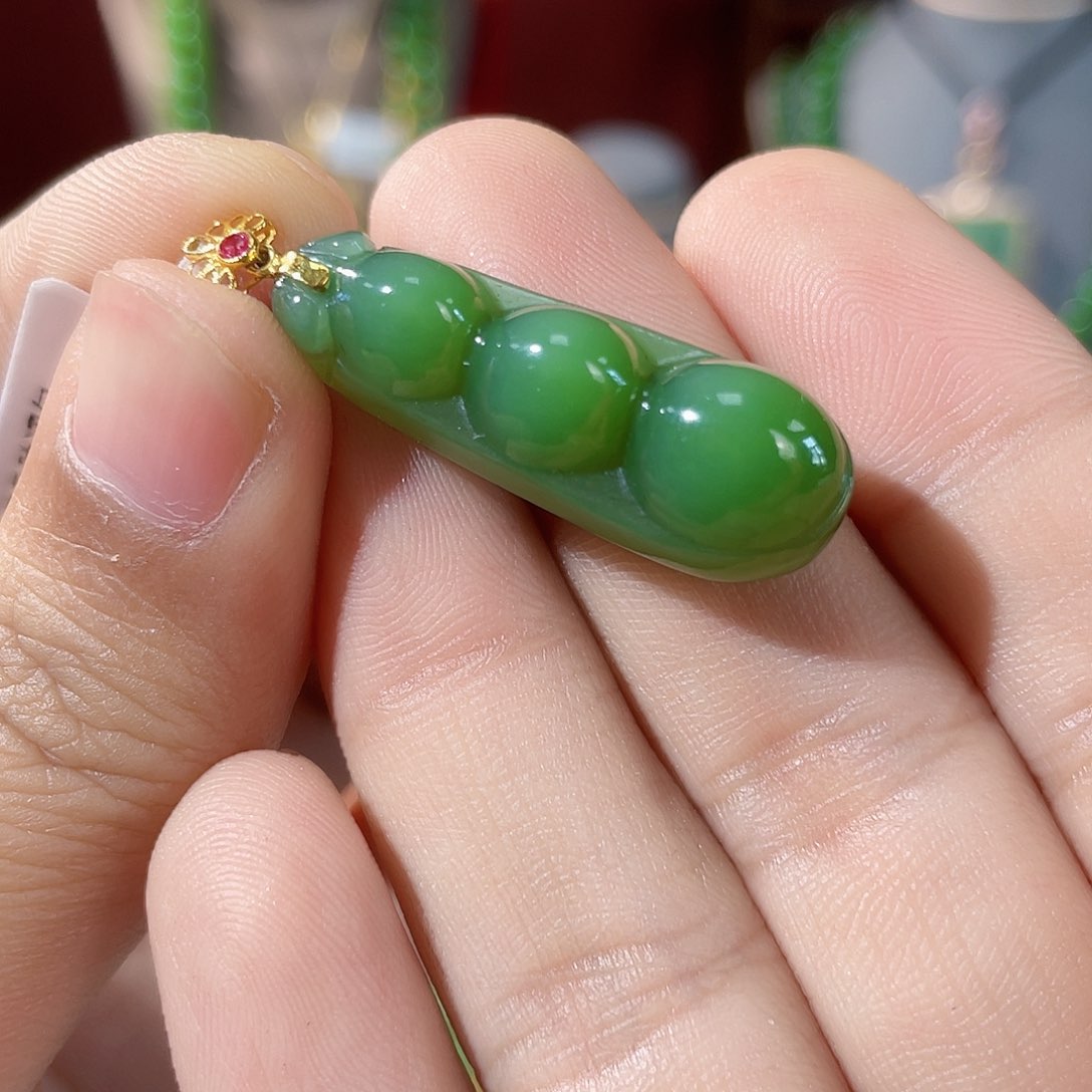 和田玉（碧玉）吊坠18K金镶嵌