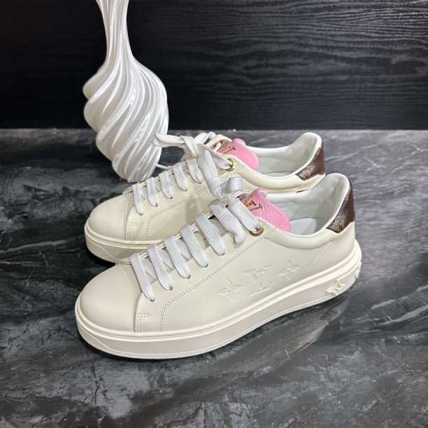 99新 LouisVuitton/路易威登 38码/白色浮雕logo板鞋
