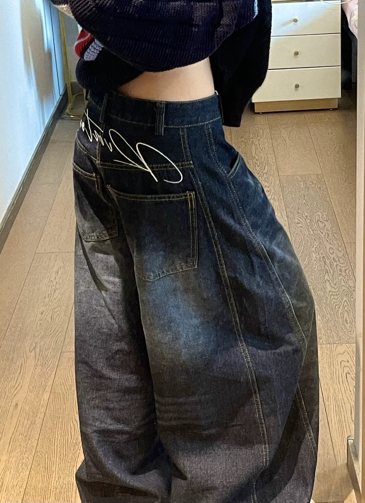【私服推荐】美式复古刺绣弯刀牛仔裤女2025水洗蓝阔腿裤镰刀裤子