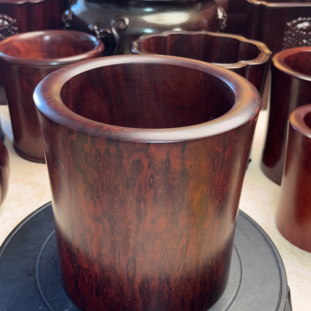 檀香木小叶紫檀笔筒