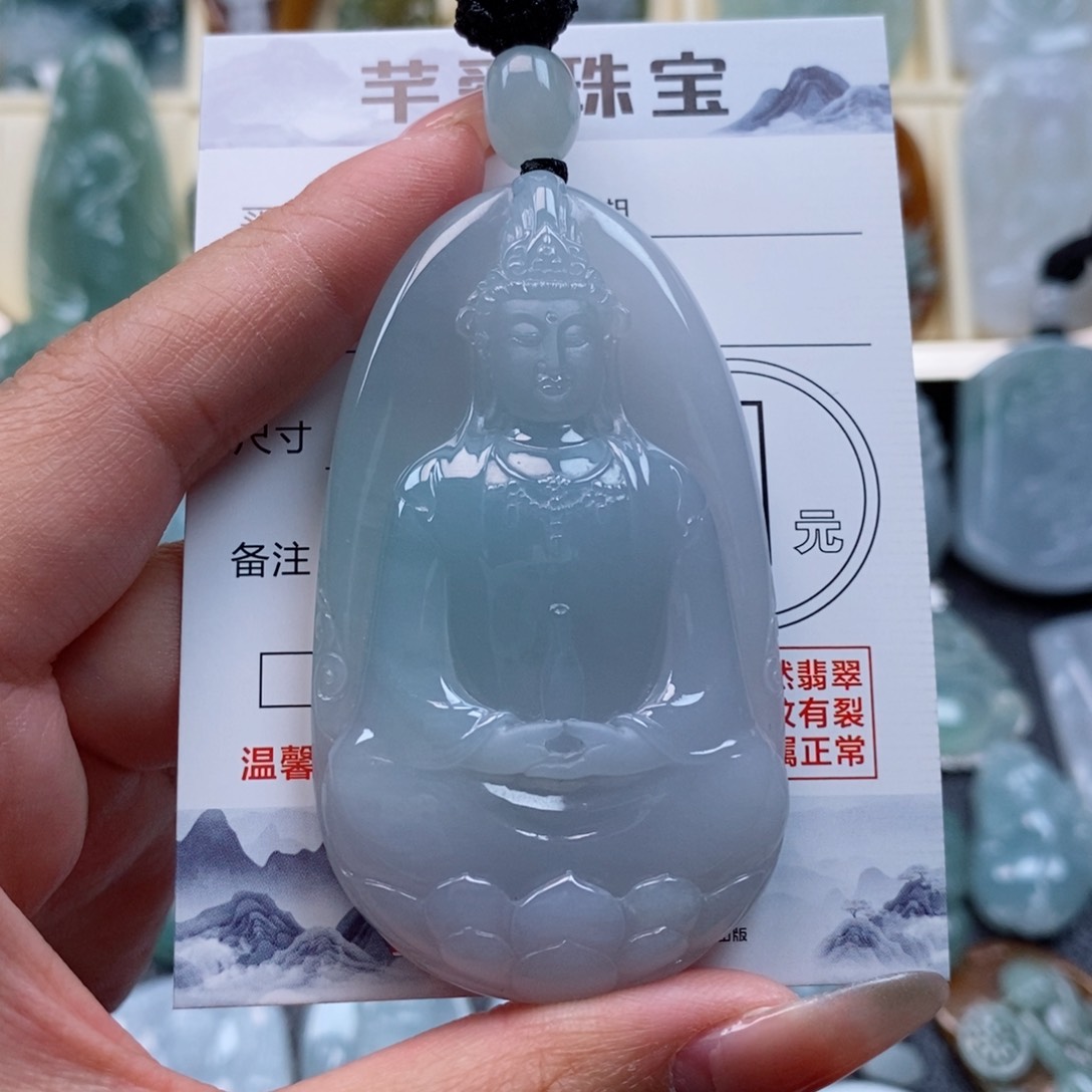 翡翠颈饰未镶嵌祝**运素衣