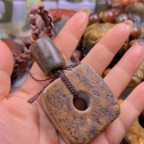 岫岩河磨玉（透闪石质玉）把件未镶嵌
