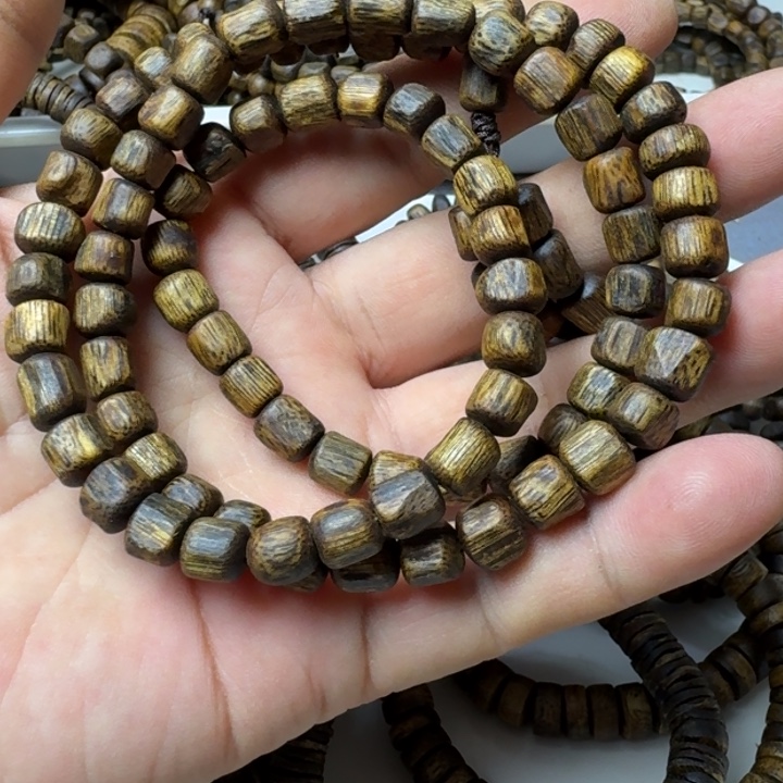 沉香手串用****5乌身手串17克