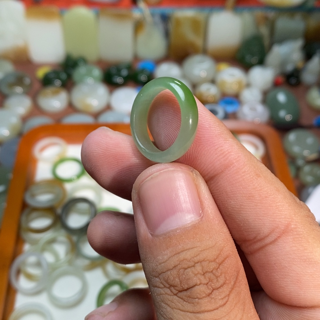 哈***捏和田玉未镶嵌吊坠(不含链)