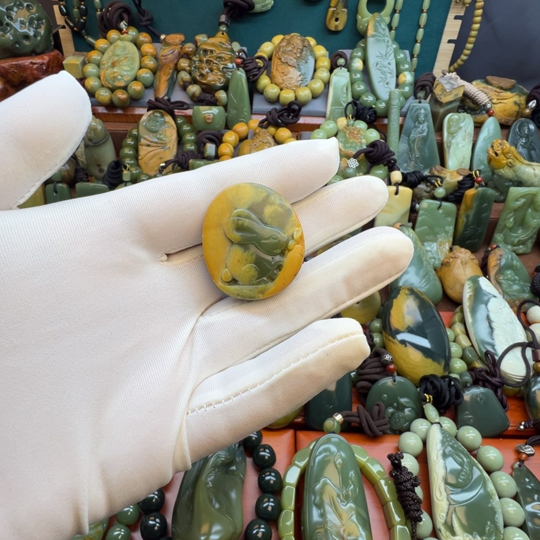 岫岩河磨玉（透闪石质玉）未镶嵌颈饰