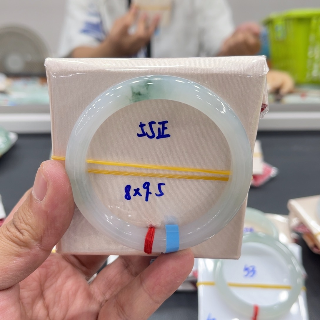 翡翠未镶嵌手镯缅甸翡翠