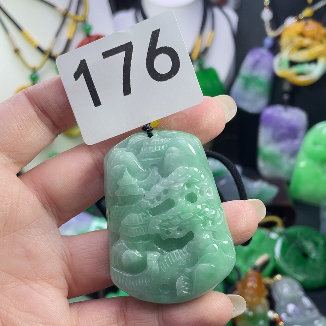 翡翠未镶嵌吊坠(赠链)