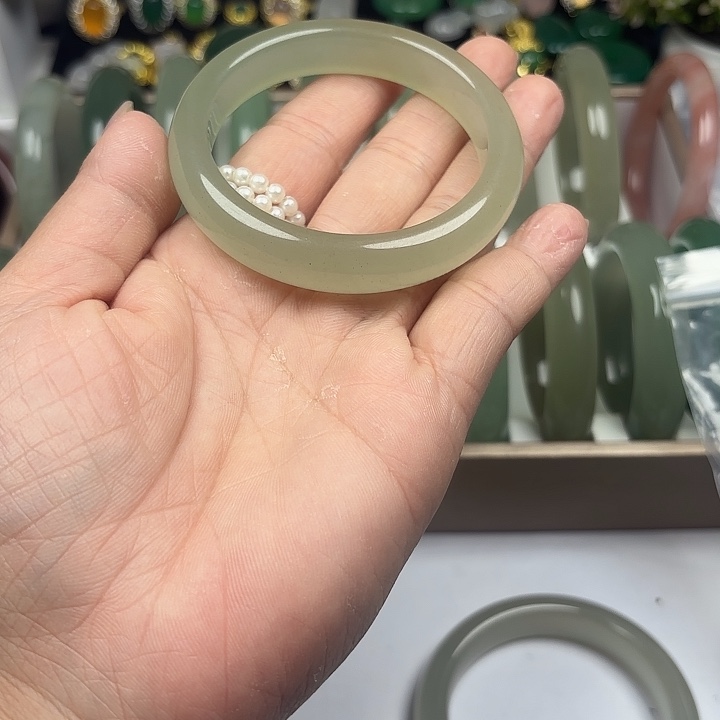 东陵石未镶嵌手镯