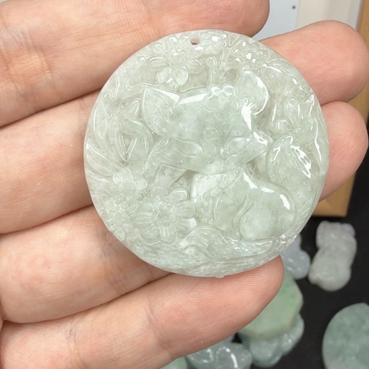 翡翠挂件未镶嵌翡翠