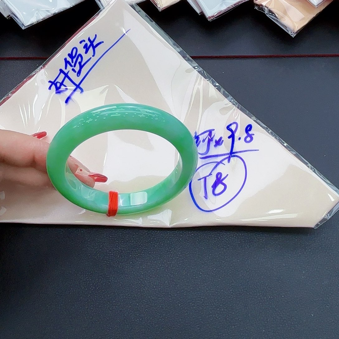 翡翠手镯未镶嵌天然缅甸a货翡翠 