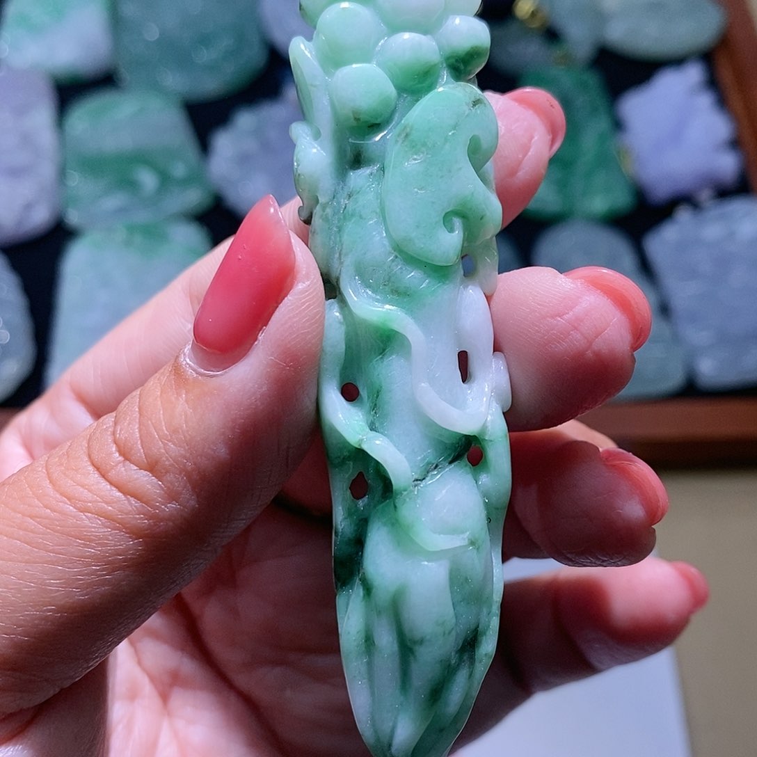【闪购商品】翡翠未镶嵌颈饰人生