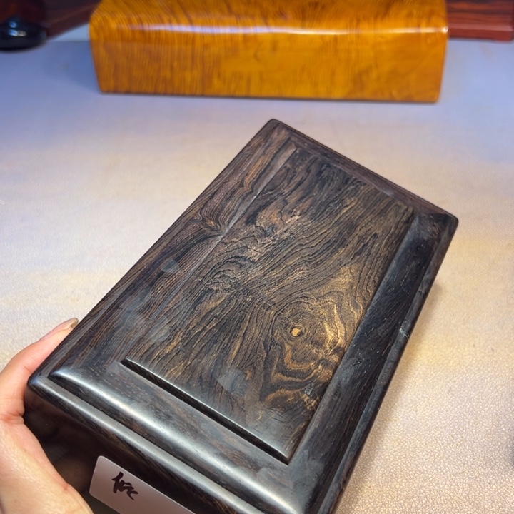 低***端机关盒。             