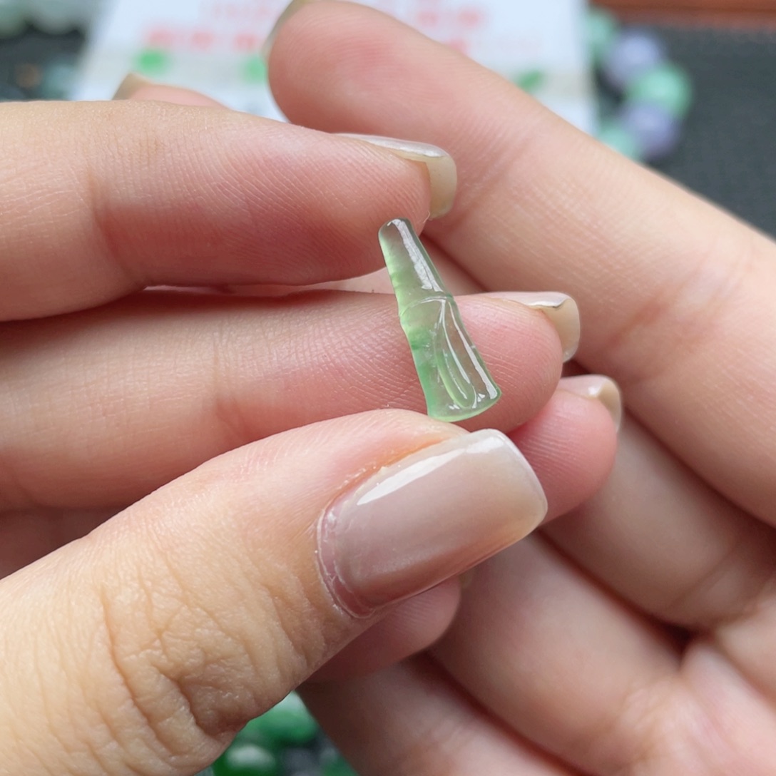 未镶嵌挂件翡翠  翡翠