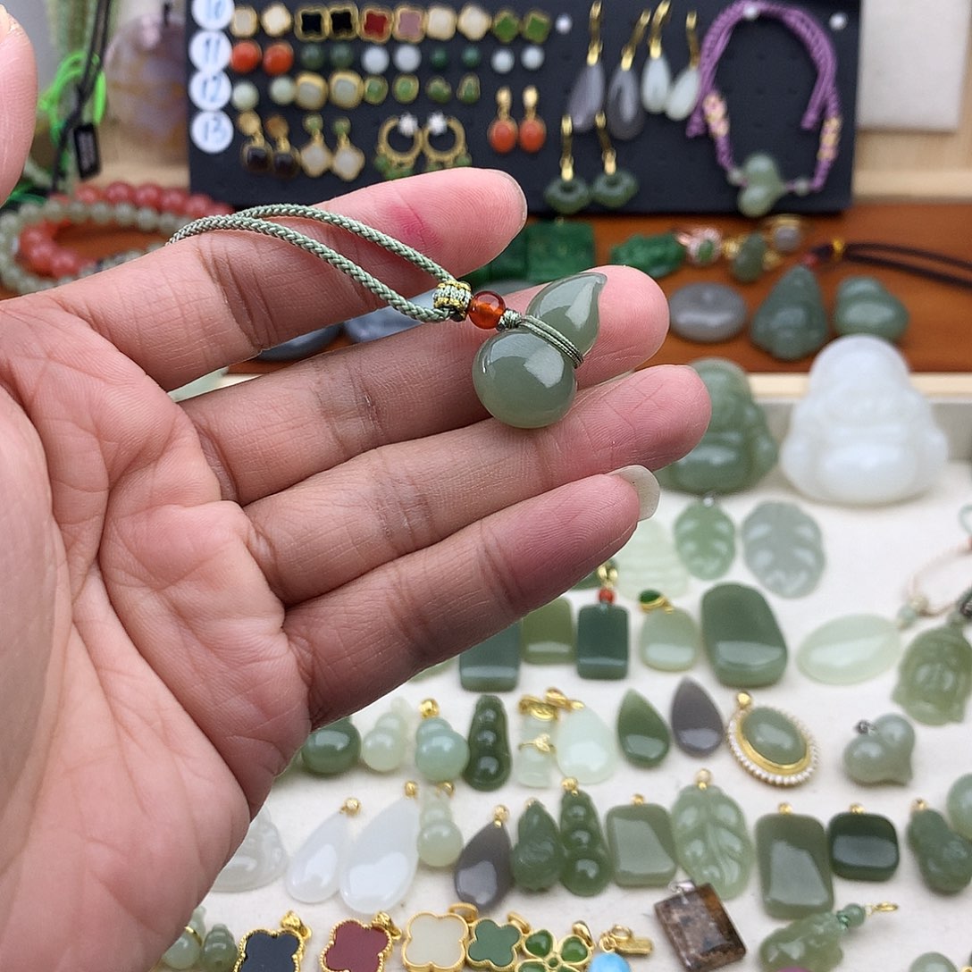 和田玉未镶嵌吊坠(不含链)