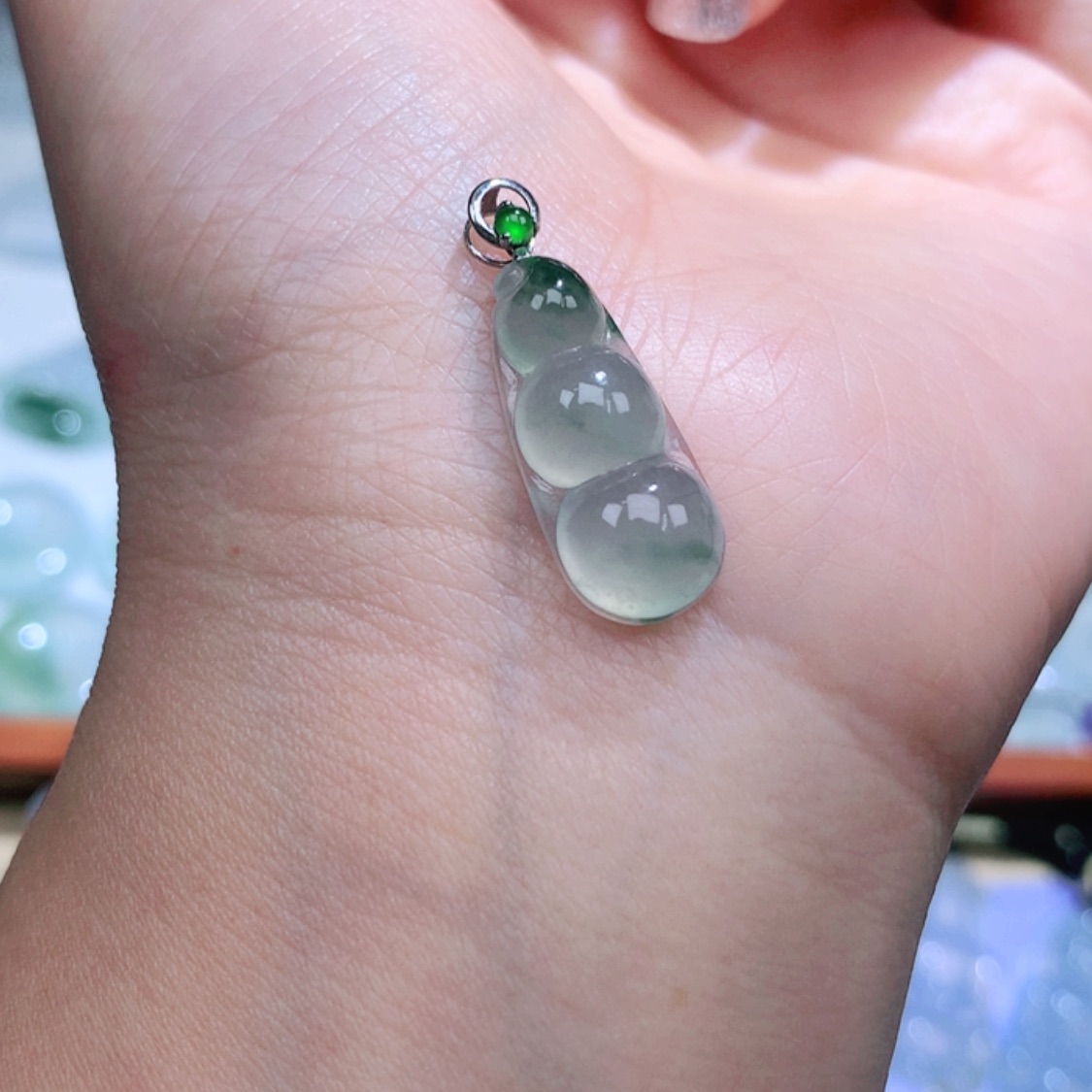 【闪购商品】翡翠颈饰18K金镶嵌福豆