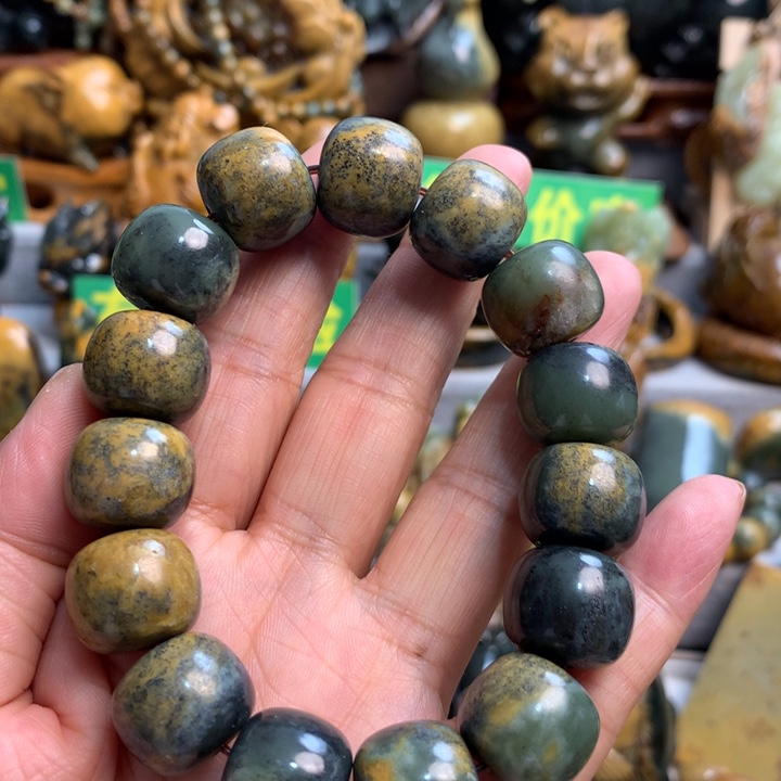 岫岩河磨玉（透闪石质玉）手把件未镶嵌