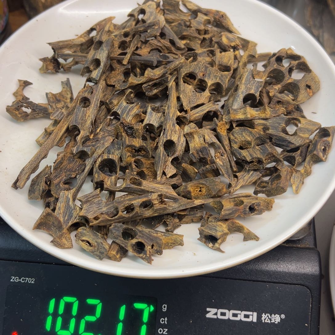 O***N沉香沉香碎屑流油王沉水原材料102克
