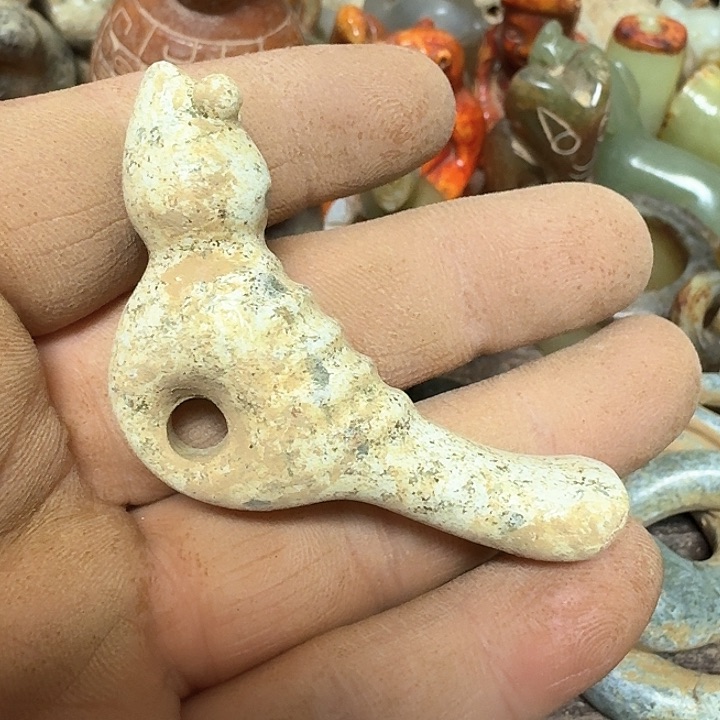 蛇纹石玉颈饰未镶嵌