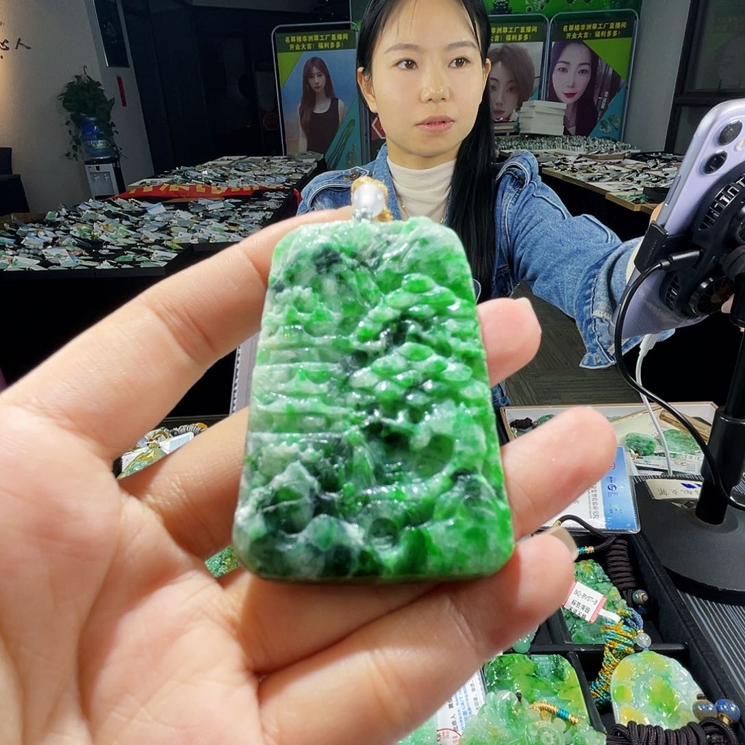 颈饰未镶嵌翡翠一